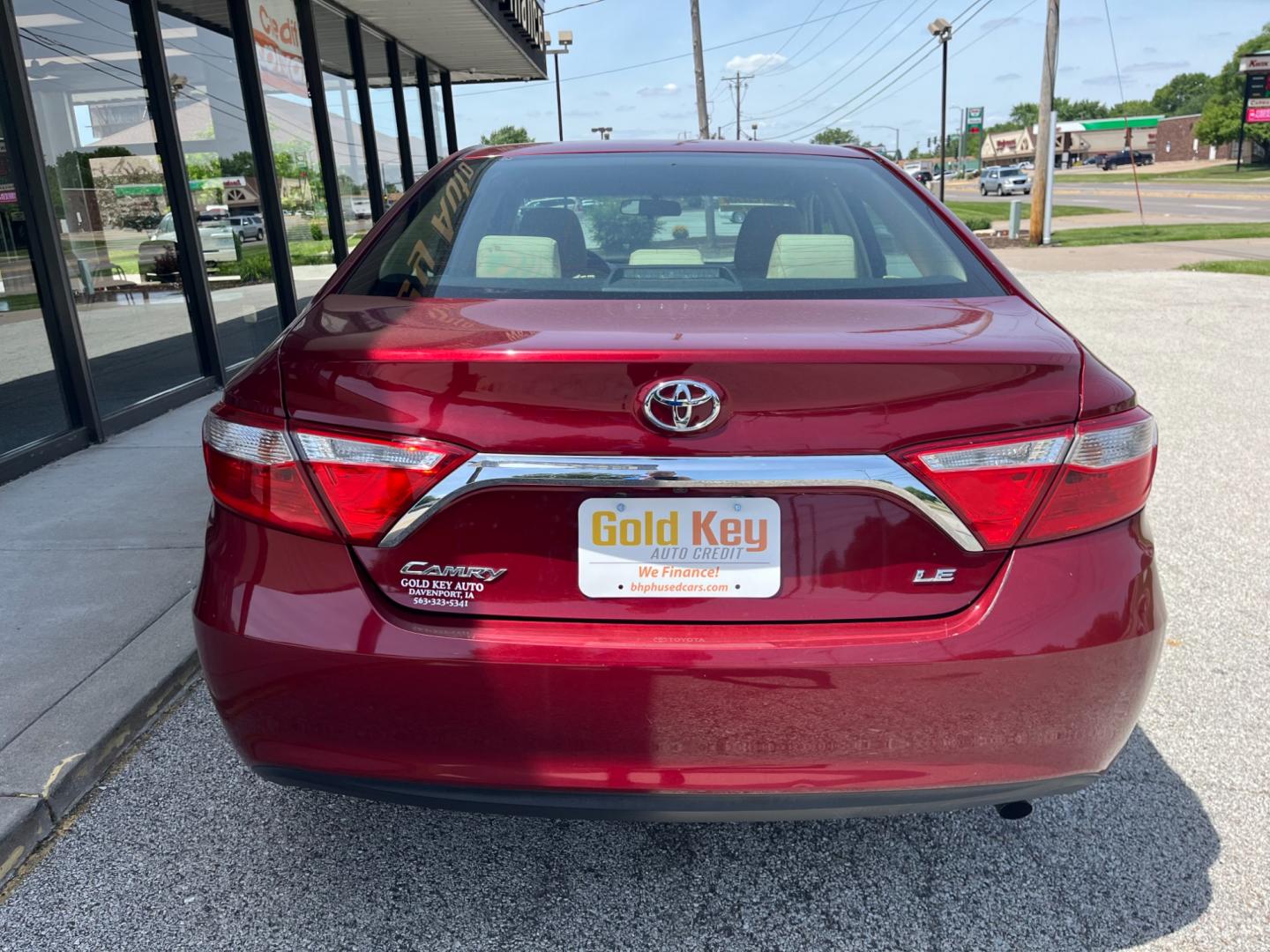 2015 Ruby Flare Pearl Toyota Camry LE (4T1BF1FKXFU) with an 2.5L L4 DOHC 16V engine, 6-Speed Automatic transmission, located at 1633 W Kimberly, Davenport, IA, 52806, (563) 323-5341, 41.559456, -90.598732 - Photo#4
